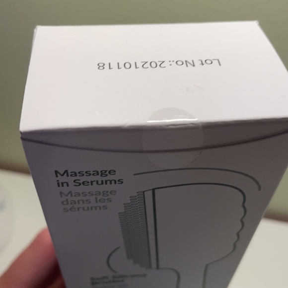 Pmd smart facial cleansing device BNIB - Picture 3 of 9
